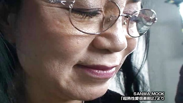 两个性高潮的影阴茎插入子宫颈的